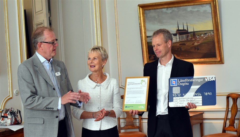 Årets vinnare, Landsbygdsstipendiaten, blev Sverker Johansson och Östra Ryds IF fick diplom av Landshövdingen. Foto: Tommy Pettersson