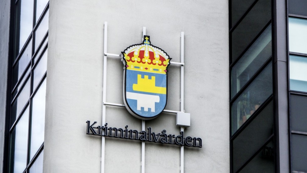Inga disciplinära åtgärder för kriminalvårdare som transporterade en klient från migrationsverkets förvar i Flen på golvet under en 90 minuter lång färd. Arkivbild.