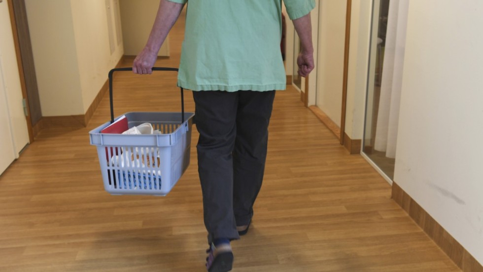 Enligt granskningen har den personal som är närmast patienten inte alltid den kunskap och kompetens som krävs för att kunna observera, tolka och signalera när patientens tillstånd förändras.