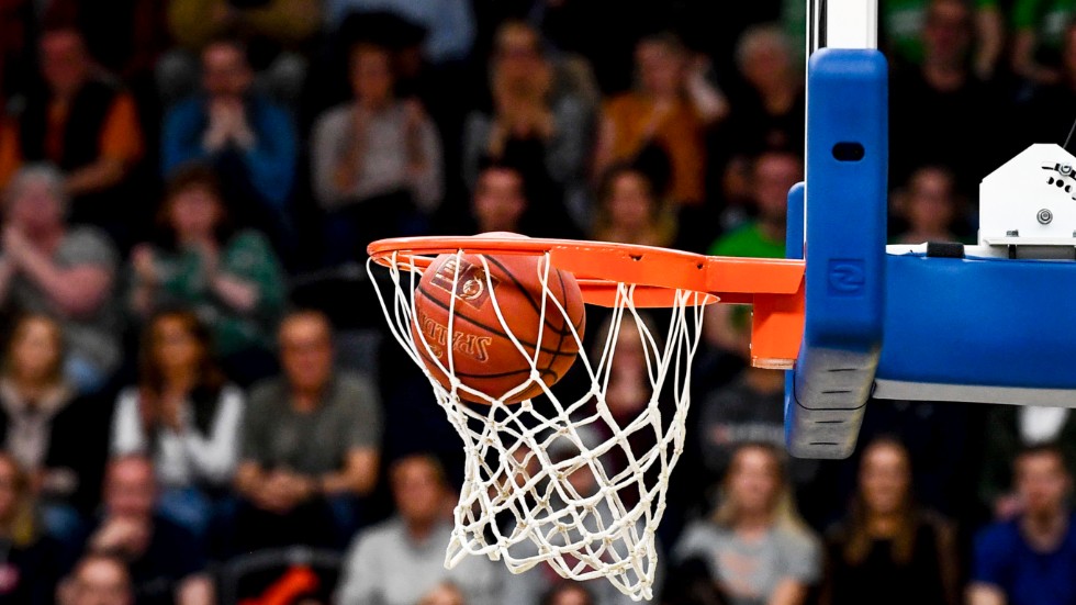 Två matcher i basketligans premiär skjuts upp på grund av coronasmitta i Nässjö och Umeå. Arkivbild.