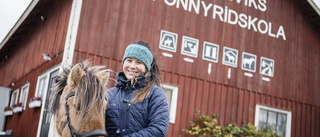 Maria Falck prisad för sitt ridskoleengagemang