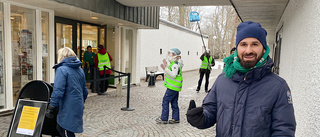 Kö när biblioteket öppnade igen