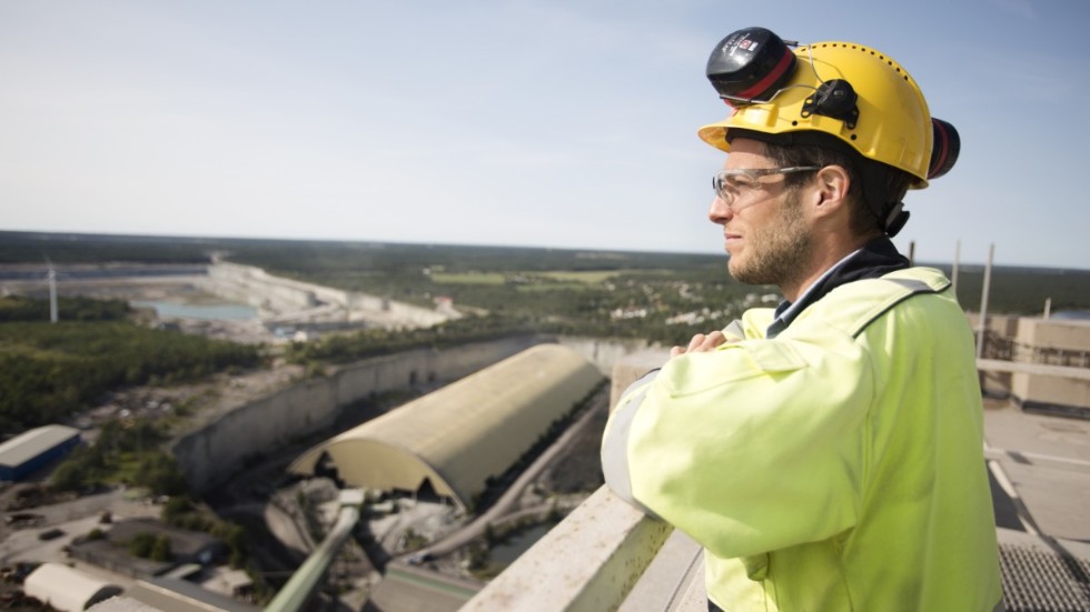 Cementas fabrik i Slite har hittills inte påverkats särskilt mycket av coronapandemin, enligt fabrikschefen Fred Grönwall.