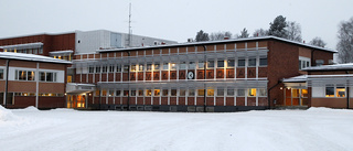 Elever låste in lärare på skola