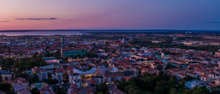 Därför cirkulerar flygplan över Linköping på nätterna