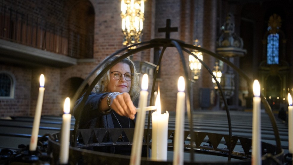 Klosters kyrka håller öppet för att människor ska kunna komma dit för samtal, ljuständning eller bön.