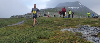 300 löpare trotsade terrängen i Arctic circle race: "Hade magknip i 15 kilometer"