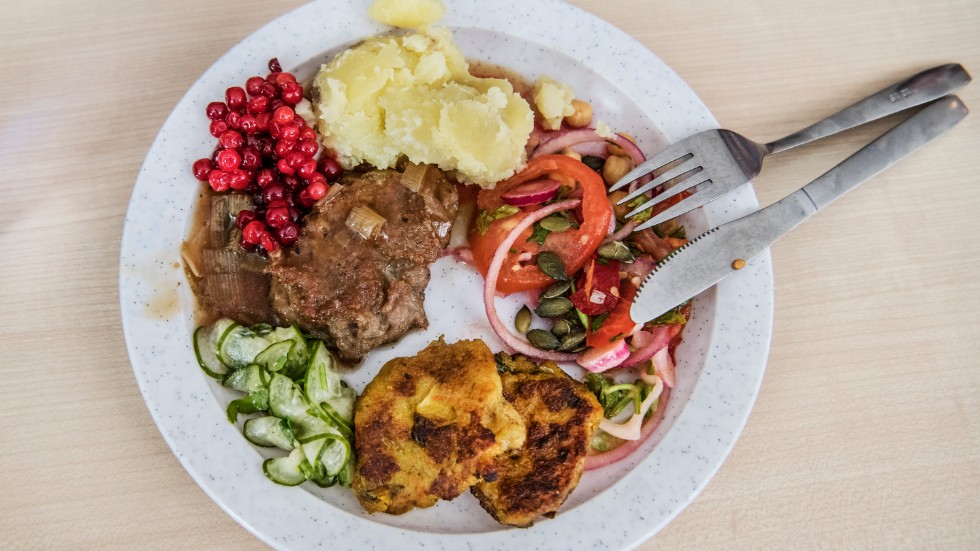En väldigt liten del av eleverna i högstadiet beställer matlådorna som kommunen erbjuder dem.