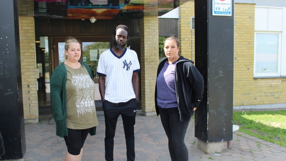 Elaine Annasdotter, Badou Ndiaye och Jeanne Darc Bargello tycker att det är olyckligt för arbetsklimatet på skolan att kommunen pekat ut särskilda individer på skolan som mera viktiga än andra.