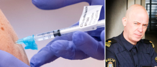 Polisen varnar för vaccinbedragare som ger sig på äldre