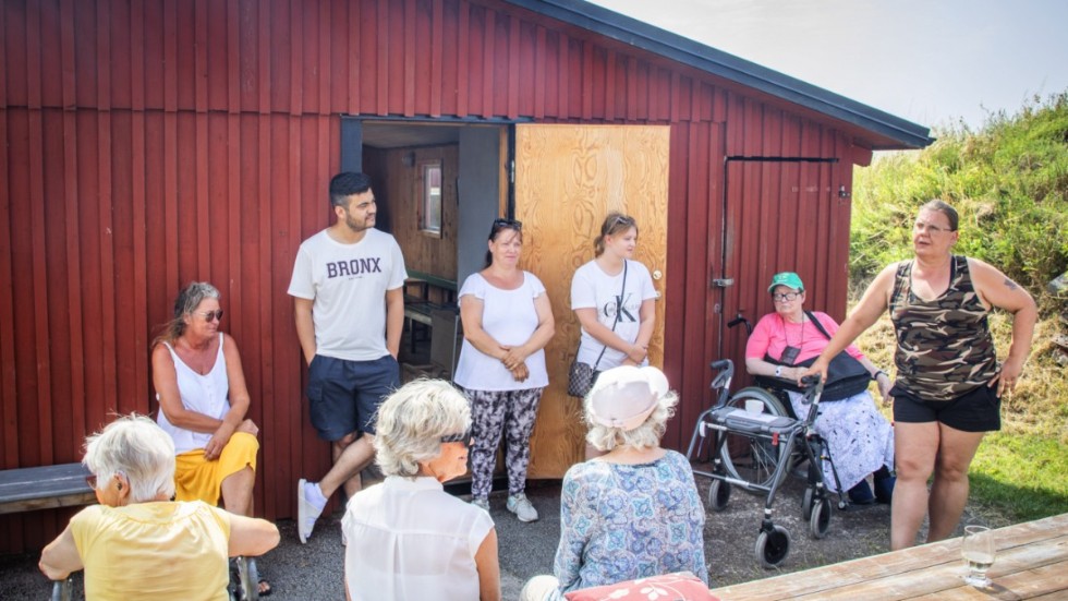 Personal och boende gjorde sitt bästa under dagen för att svalka sig. Det gick åt mycket vätskeersättning och isglassar i den lilla skugga som fiskebodarna erbjöd.