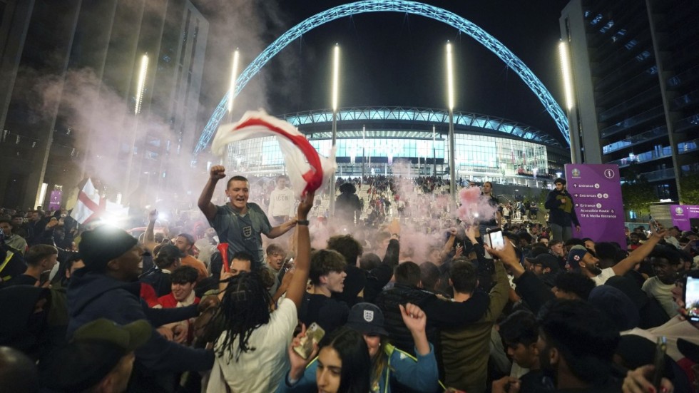 Firande vid Wembley efter segern i semifinalen mot Danmark. Arkivbild.