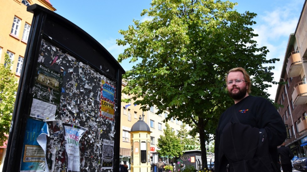 På måndagseftermiddagen fanns det inga affischer om Luleå pride kvar på anslagstavlorna på Storgatan. Joakim Isaksson Markström tycker att det är obehagligt hur de har rivits ned vid upprepade tillfällen.
