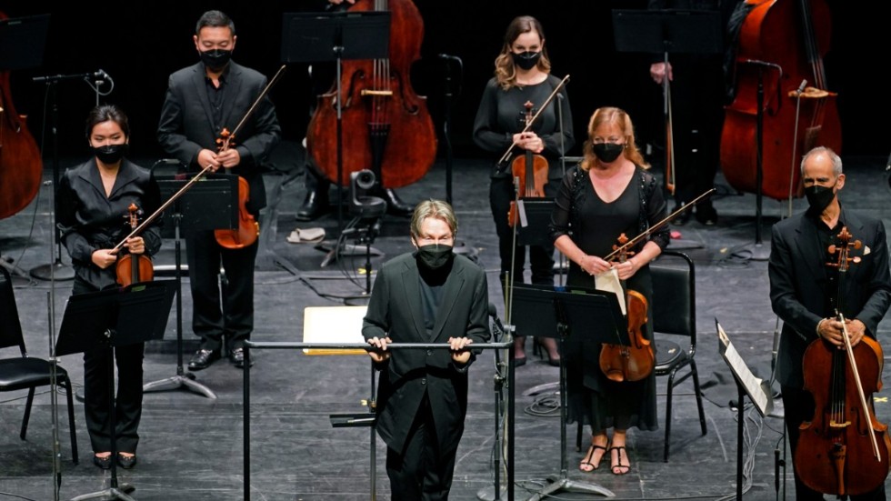 Esa-Pekka Salonen leder Radiosymfonikerna under öppningskonserten. Här från tidigare i vår tillsammans med New York Philharmonics. Arkivbild.