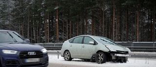 Bil in i mitträcket på E 18   