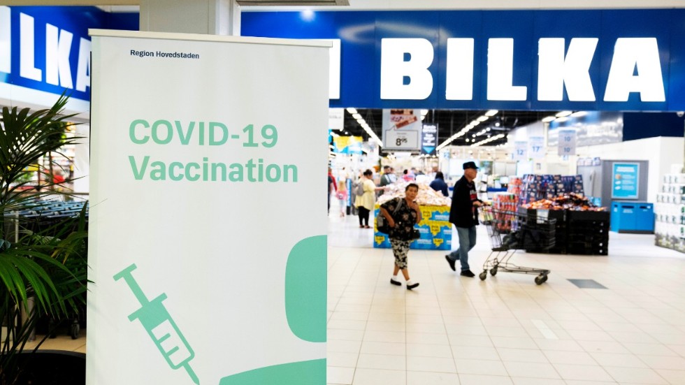 Danmark räknar med att trappa ned sin massvaccinering i vår. Arkivbild.