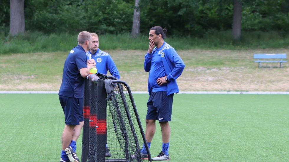Jan Melle planerar inför cupmatchen mot Örebro Syrianska.