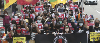 Stora protester i och utanför Myanmar