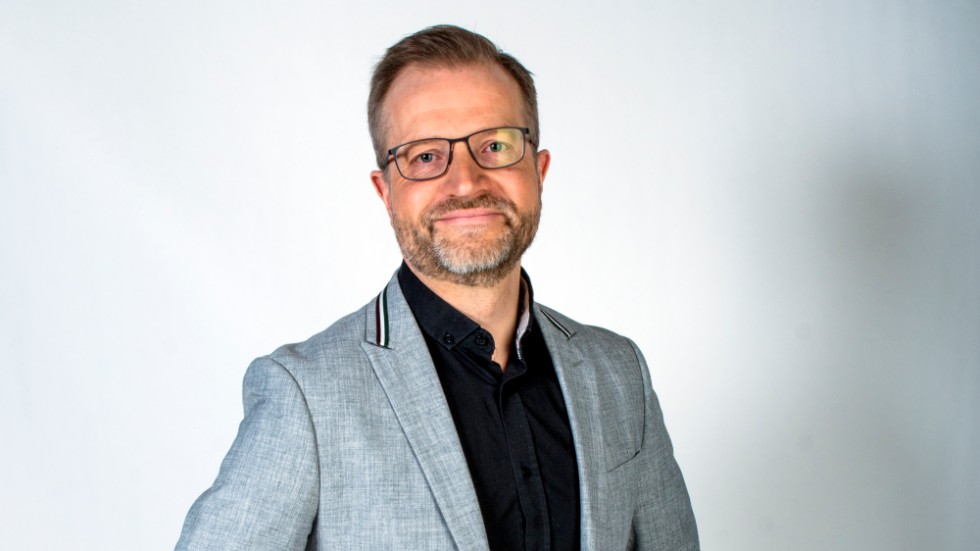 "Jag är väldigt stolt över att vi faktiskt finns till för att göra samhällsnytta, det är unikt och det gör mig väldigt motiverad att jobba vidare i mitt jobb", säger Mats Ehnbom, vd Norr Media, i podden Snacka om affärer.