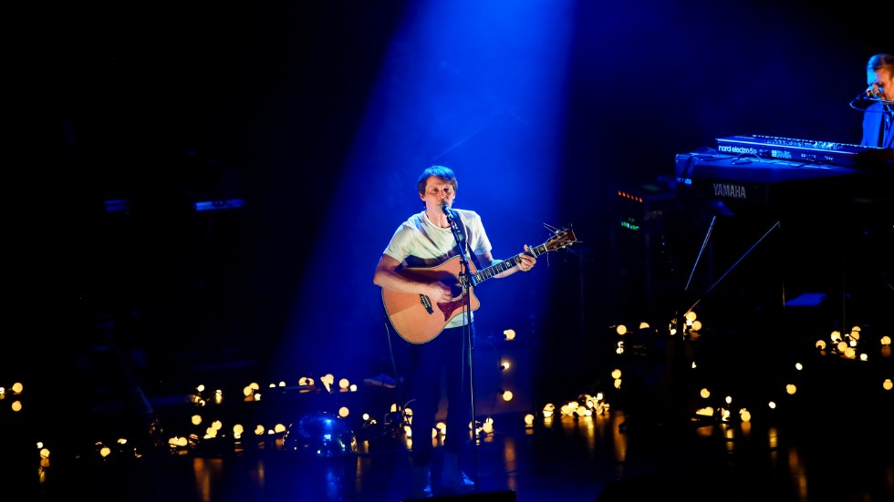 Efter en lång väntan fick Kulturens hus stora sal besök av publik och musik. Jakob Hellman var först ut att släppa in kulturen i livet för den breda massan.