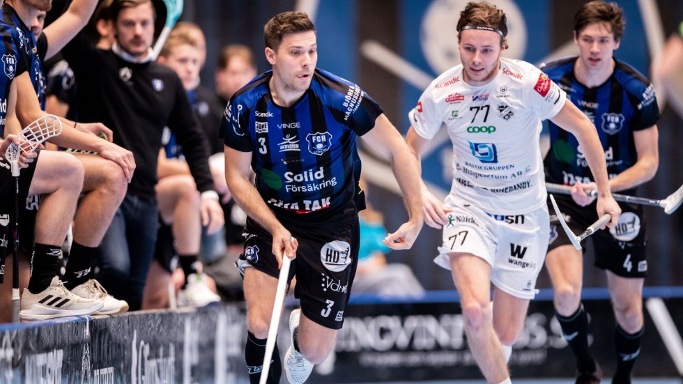 Anton Åkerlund, i vit tröja, under SSL-matchen mot Helsingborg.