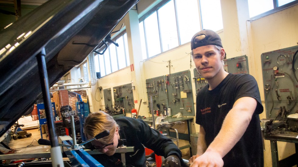 Fordonseleven Victor Albringer tog studenten från KTC som Sörmlands bästa bilmekaniker, efter toppresultat på yrkesprovet.