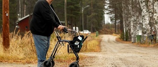 Ove har svårt att ta sig till vägen