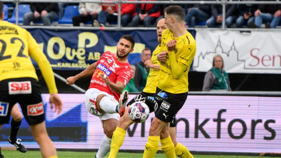 Degerfors och anfallaren Omar Faraj, i rött, lyckades inte spräcka Mjällbys nolla.