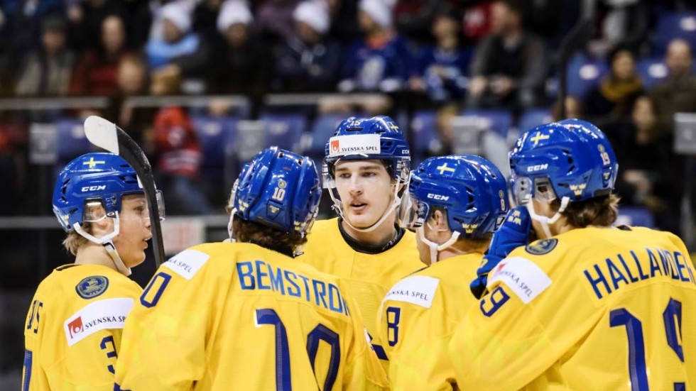 VICTORIA 20181231
Sveriges spelare jublar efter 1-0 under ishockeymatchen i junior-VM, grupp B, mellan Sverige och Kazakstan i Save-On-Foods Memorial Centre.
Foto: Erik Simander / TT / kod 11720