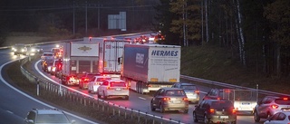 Trafikverket har satt upp extra kövarningskyltar