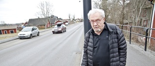 Peter skulle parkera – körde sönder ett däck på kommunens kantstenar: "De är sylvassa"