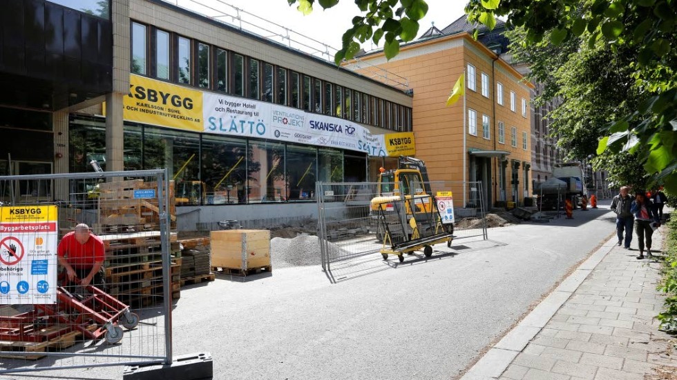 På gång. Här, i kommunens gamla lokaler vid Nya Rådstugugatan, ska First Hotels Central öppna i augusti.