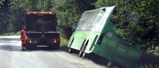 Buss i diket utanför Hällberga