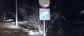 Snön döljer trafikskyltarna - men fartkameran ser dig