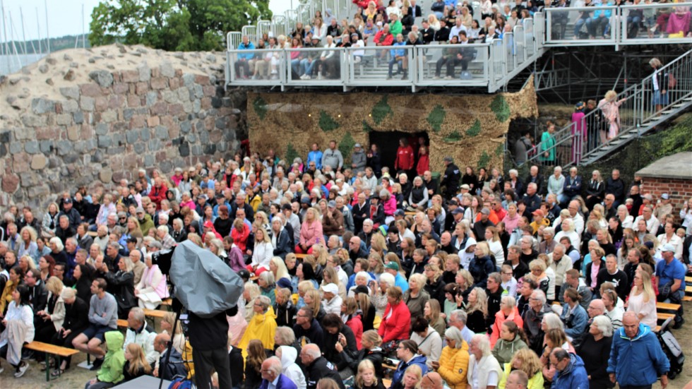 Festivalen hålls i slottsruinen.