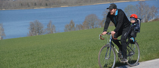 Miliam, 1,5 år, var yngst på cykel runt Krön