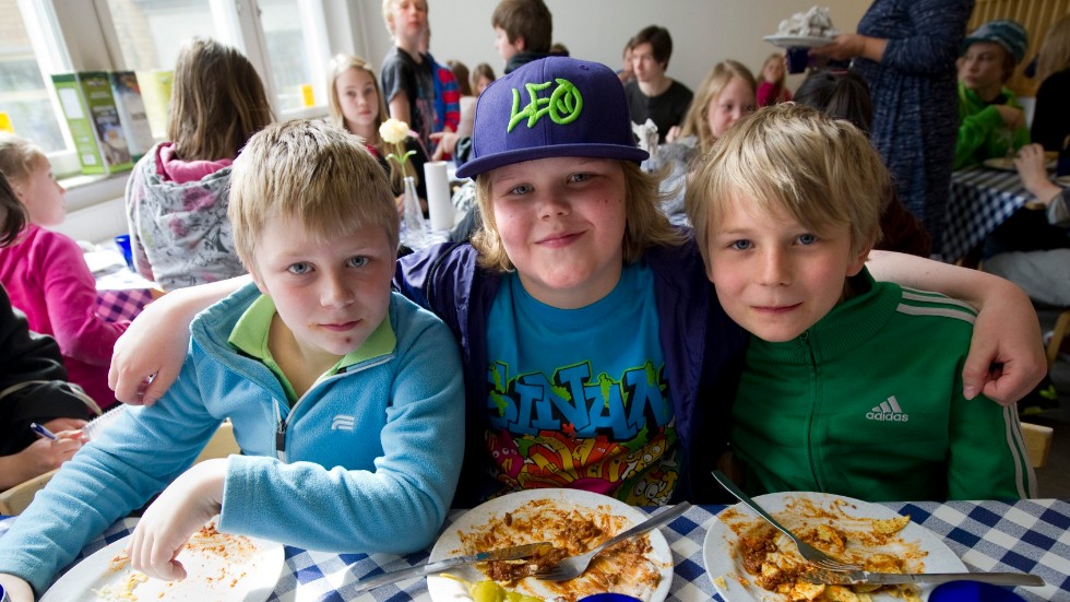 Tillsynes nöjda skolbarn.