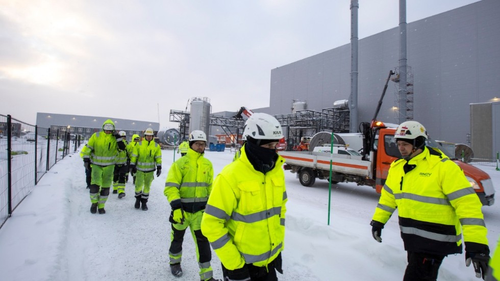 Över 2000 gästarbetare jobbar vid Northvolts fabriksbygge i Skellefteå. Utvecklingen visar en kraftig ökning av utländska gästarbetare och i Västerbotten är ökningen störst i landet.
