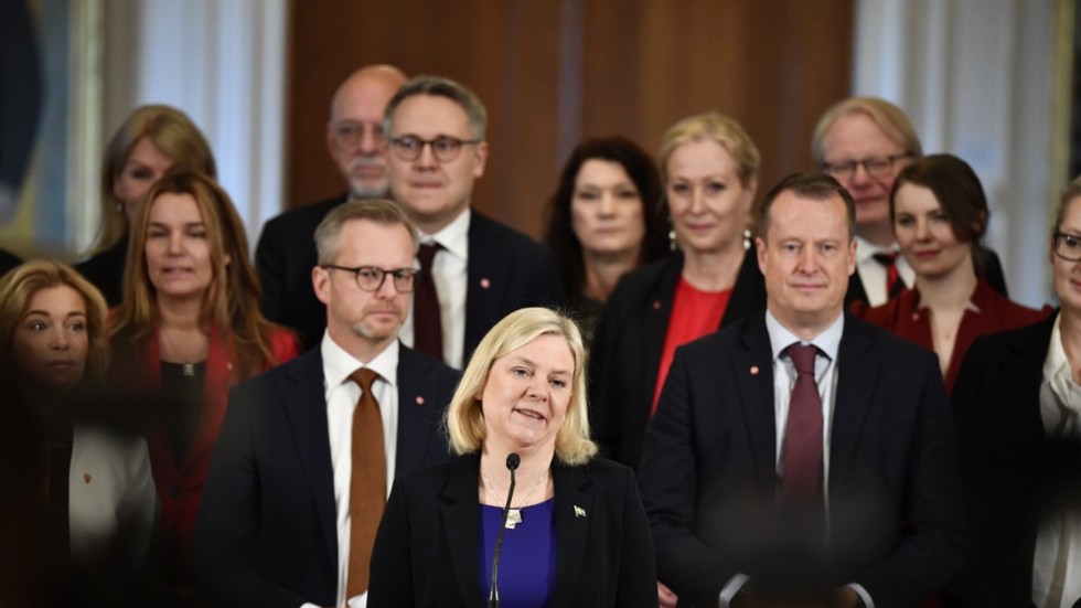 SCB:s stora partisympatiundersökning kan ge en första fingervisning om vad en ny partiledare för S innebär i opinionen, men den missar dramatiken i riksdagen. Här Magdalena Andersson vid presentationen av den nya regeringen på tisdagen.