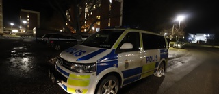 Man skjuten i Eskilstuna – stor polisinsats ✓Vittne: "Tre eller fyra höga smällar"