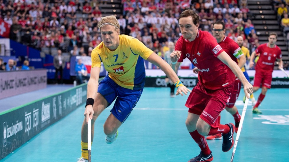 Kim Nilsson (till vänster) gjorde ett mål och en assist mot Lettland i 11–1-segern. Arkivbild.