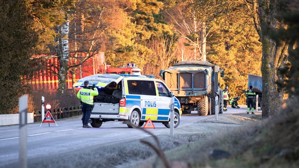 Olyckan inträffade strax söder om Bro bilskrot på väg 148.