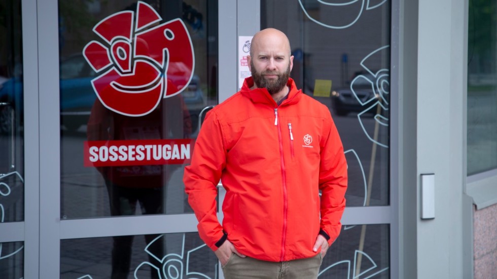 Claes Danell, ordförande för Socialdemokraterna i Piteå, kräver att regeringen skjuter till med extra statsbidrag för att hjälpa kommunerna. (Arkivbild)