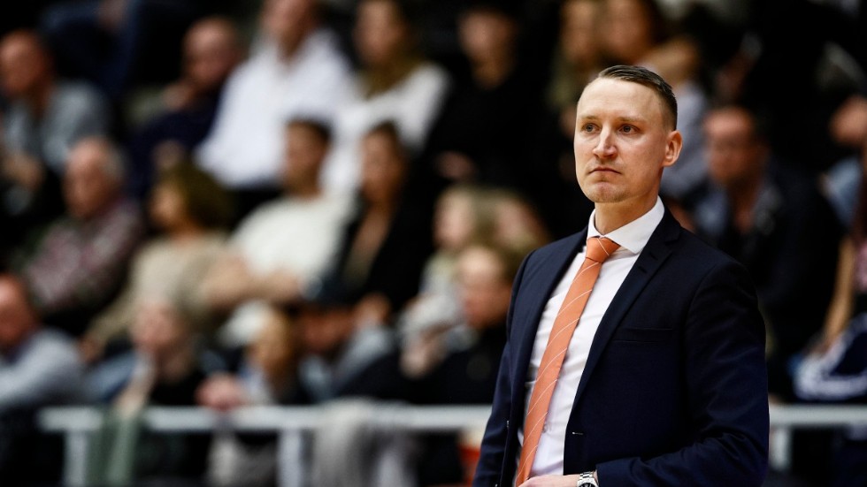 Mikko Riipinen ser fram mot matcher i England.