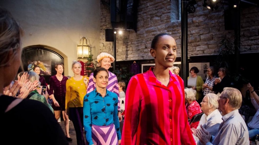 Kristina Torsson har sparat en hel det plagg från åren med Mah-Jong. Originalplaggen från 60-talet visades upp på en bejublad modevisning i Visby 2018.
