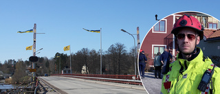 Fritidsbåten på väg in i Stallarholmsbron räddades av båtshake