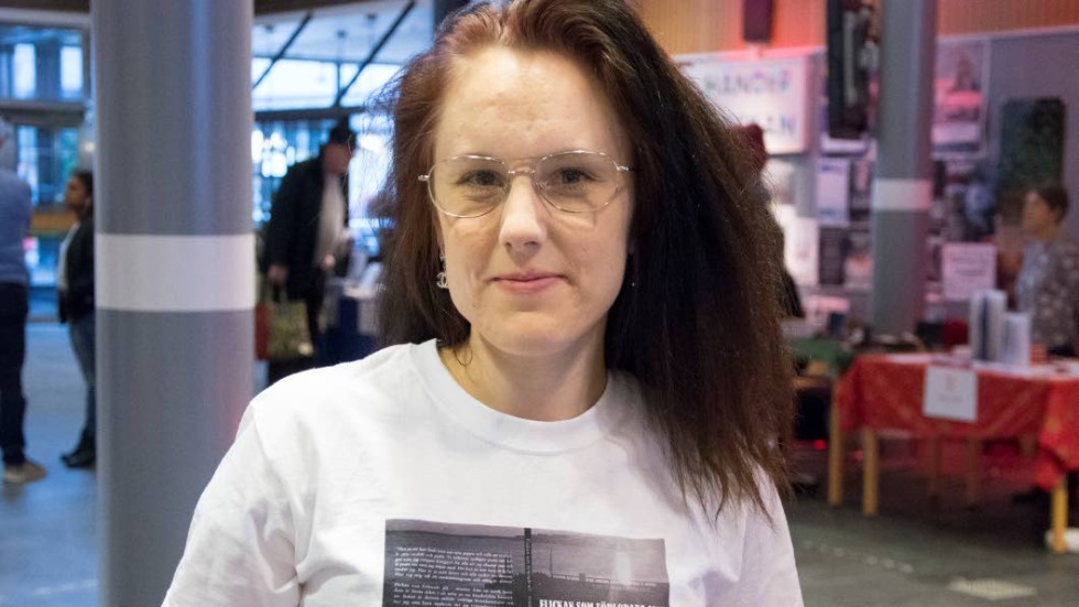 Emma Osumbas nya bok innehåller berättelser om mörka upplevelser i hennes barndom som ingen annan tidigare har fått ta del av.