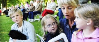 Solig start på allsång i Stadsparken