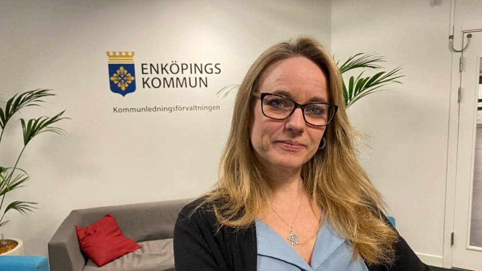 Centerns tidigare kommunalråd Ulrika Ornbrant fick omställningsstöd trots att hon inte uppfyllde kriterierna för det. Att kommunen skulle ha missat att ställa kravet att hon var tvungen att vara aktivt arbetssökande stämmer dock inte.