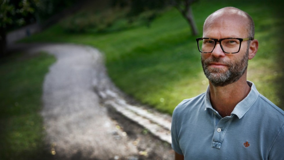 Hans Stigsson borde reflektera mer över uteblivna vallöften, övergivna klimatmål, höjda skatter, mindre pengar till studieförbunden som spelar en stor roll i demokratiutveckling och folkbildning samt mindre statsbidrag till kommuner och regioner som går på knäna och tvingas dra ned på skolverksamhet och vårdverksamhet, skriver oppositionsrådet Christian Widlund (C).